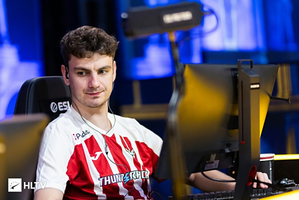 但他在防守 但他在防守